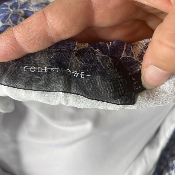 Code x Mode blue white lace off shoulder crop top medium - Picture 8 of 8